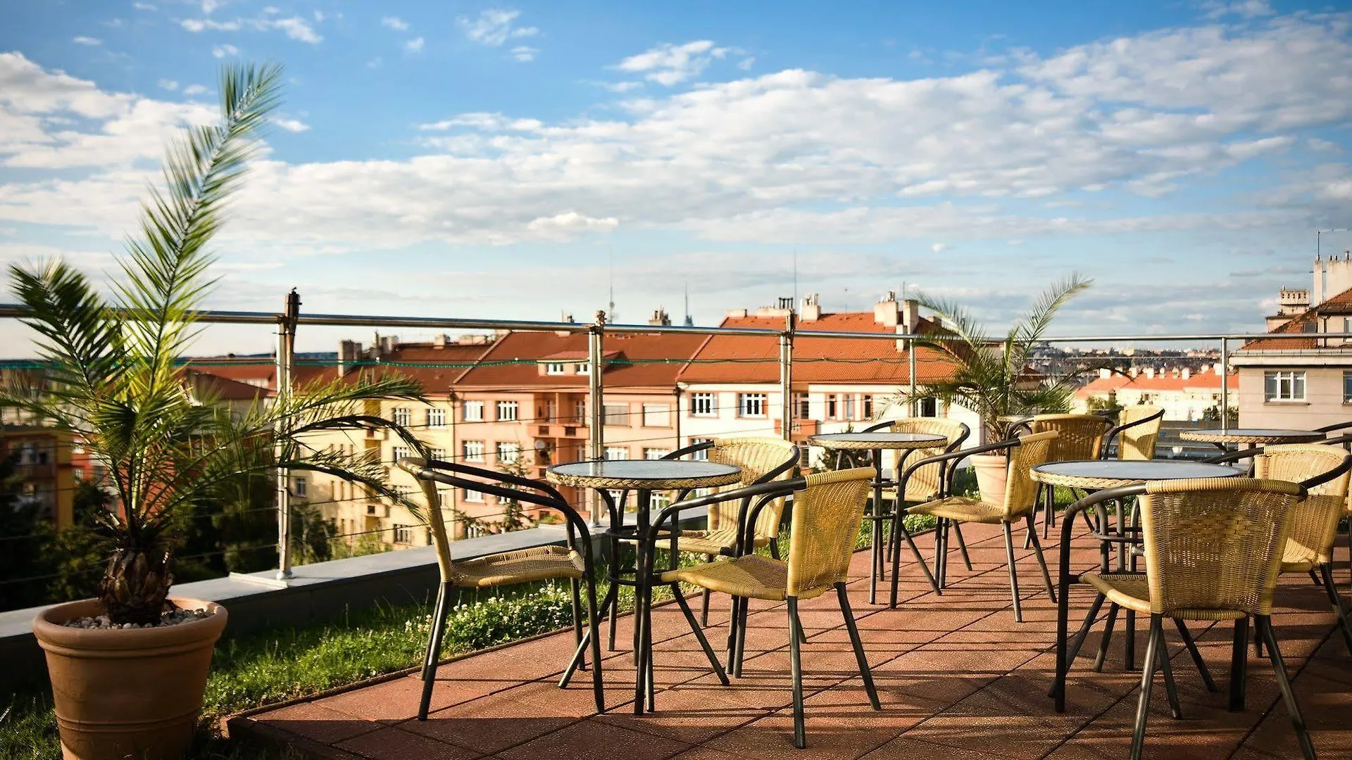 Hotel Oya Prague 3*,